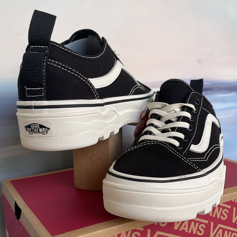 Vans Men’s Sentry Old Skool (Canvas) Black/Marshmallow
VN0A5KR3VQE
Sneakers - Picture 11 of 16